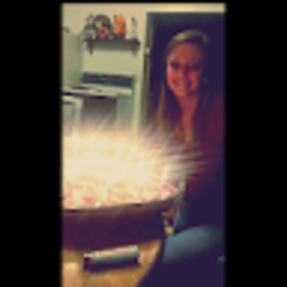 Meet your Posher, Mercedes - Picture 1 of 1